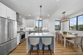 Rooftop Home With Ocean View & Private Parking